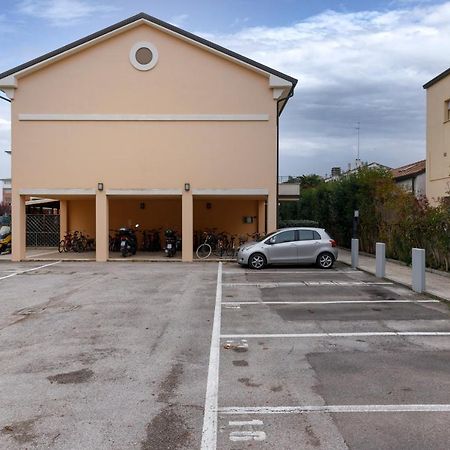 Elly'S Home Parcheggio Privato Ravenna Bagian luar foto