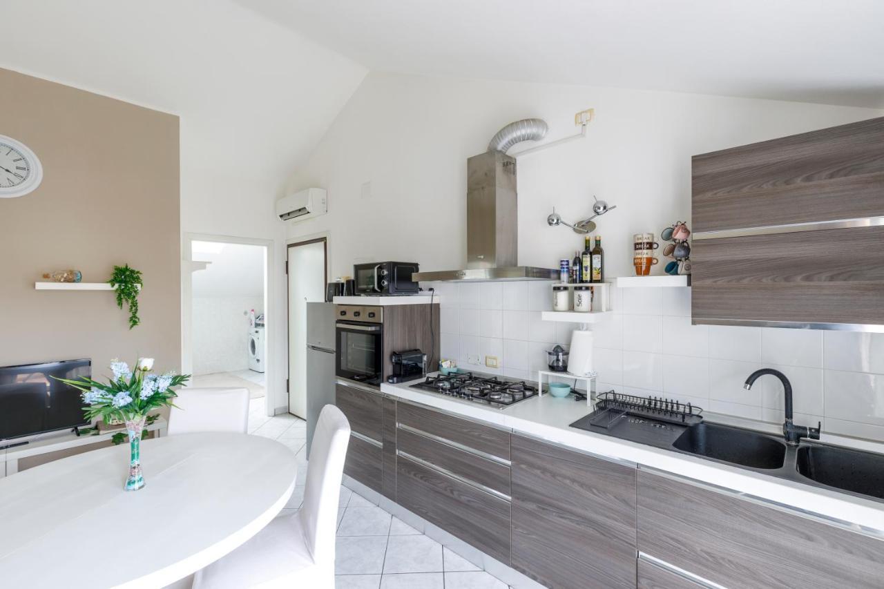 Elly'S Home Parcheggio Privato Ravenna Bagian luar foto