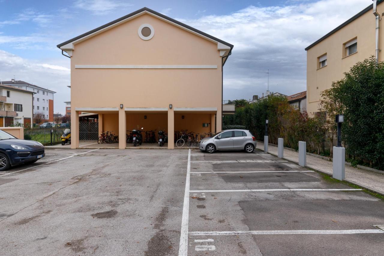 Elly'S Home Parcheggio Privato Ravenna Bagian luar foto